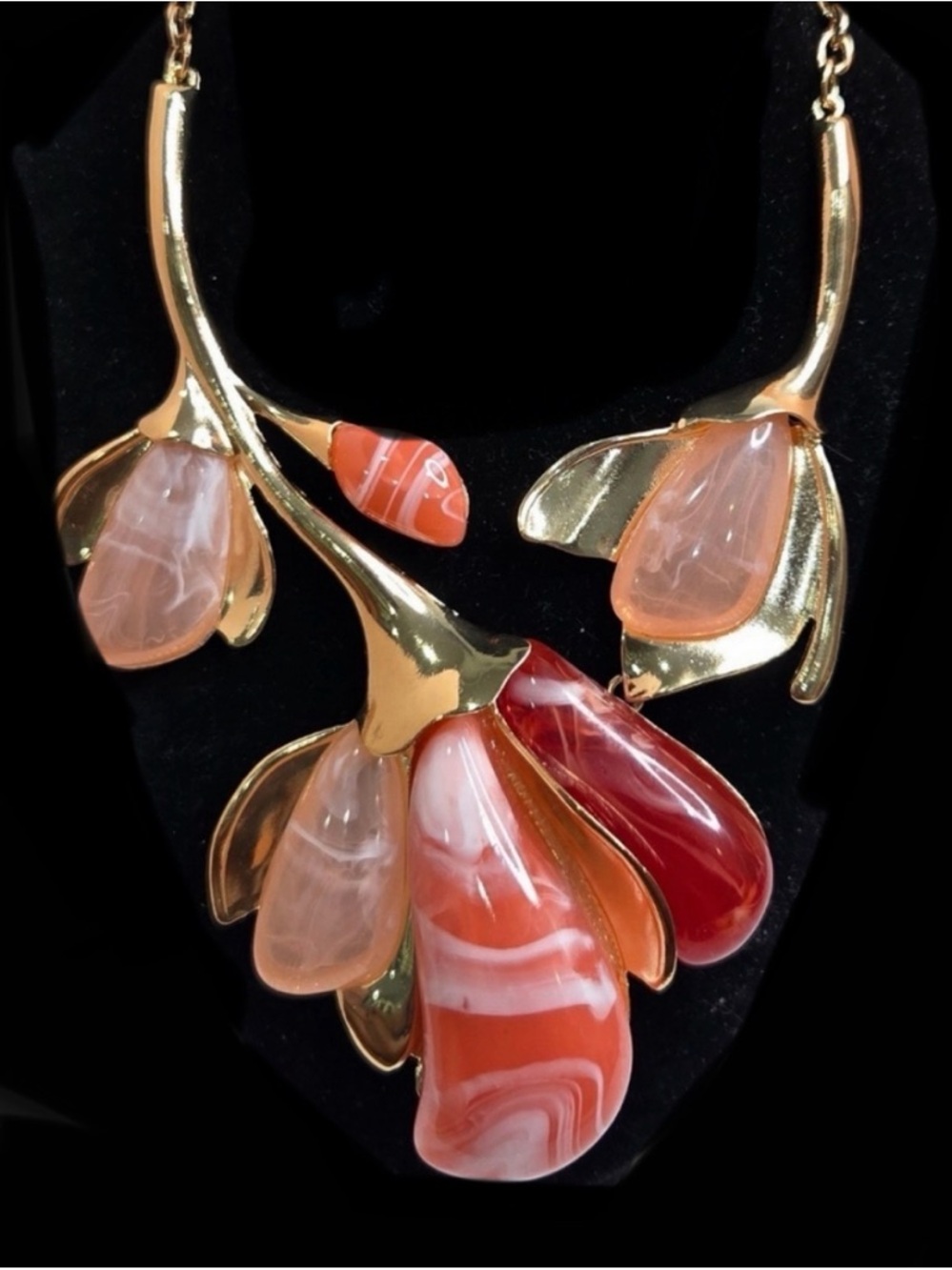 NWT ⚜️🌺⚜️ Natasha Gold Tone Statement Floral Necklace - Picture 6 of 8